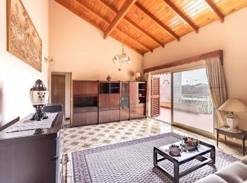 Casa · 176m² · 9 Ambientes · 1 Cochera · Venta Casa 9 Amb Fondo Terrazas Cochera La Tablada