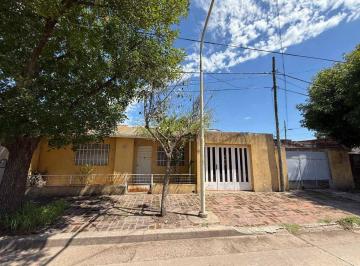 Casa · 116m² · 3 Ambientes · 1 Cochera · Casa en Venta en Pergamino con Patio