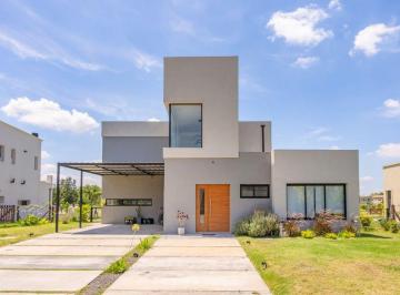 Casa · 142m² · 4 Ambientes · 2 Cocheras · Casa en Venta en Lagos de San Eliseo Canning