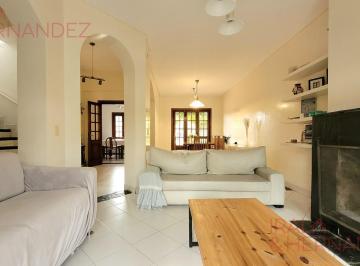 Casa · 250m² · 5 Ambientes · 1 Cochera · Venta Casa 5 Ambientes con Parque, Piscina y Garaje Apto Credito!