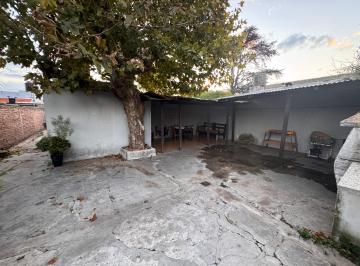 Casa de 3 ambientes, Quilmes · Casa Tipo PH 3 Ambientes por Pasillo con Patio a Refaccionar en Venta