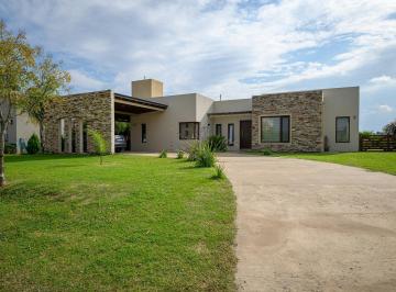 Casa · 140m² · 6 Ambientes · 2 Cocheras · Casa en Venta en Barrio Privado Costa Verde en Junin