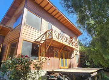 Quinta vacacional · 234m² · 7 Dormitorios · Complejo de Cabañas con Vivienda Principal en Los Coihues - Oportunidad Unica