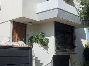 Casa de 6 ambientes, Ciudad de Mendoza · Casa Moderna de 3 Dorm. con Cochera – Sexta Sección, Mendoza