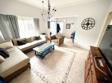 Casa · 107m² · 5 Ambientes · 1 Cochera · Vta Casa 5 Amb, Cochera, 2 Local Permuta S Lugares