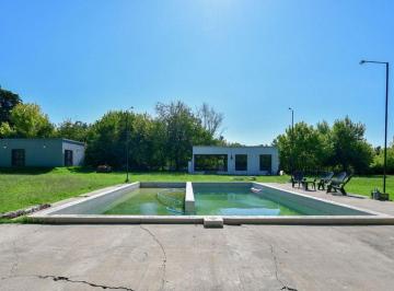 Casa · 220m² · 7 Ambientes · 2 Cocheras · Casa en Venta La Plata Sobre 1,6 Hectáreas Pileta