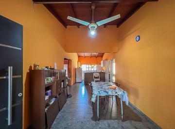 Casa · 108m² · 4 Ambientes · 1 Cochera · Venta! Casa 2 Dorm. y Cochera