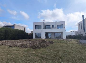 Casa · 266m² · 5 Ambientes · 3 Cocheras · Venta Casa - El Canton Vista Al Golf 5 Ambientes