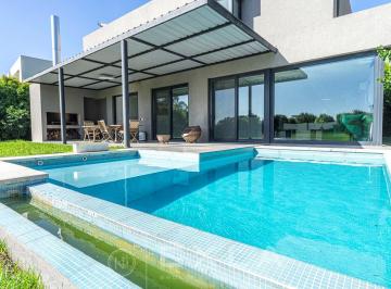 Casa · 370m² · 6 Ambientes · 2 Cocheras · Casa en Venta en El Yacht, Nordelta, Tigre
