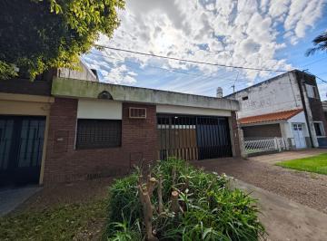 Casa · 228m² · 4 Ambientes · 1 Cochera · Casa en Guadalupe Este