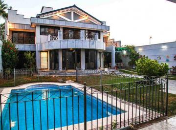 Casa · 325m² · 8 Ambientes · 2 Cocheras · Hermosa Casa de 8 Ambientes - Las Heras - Mendoza.