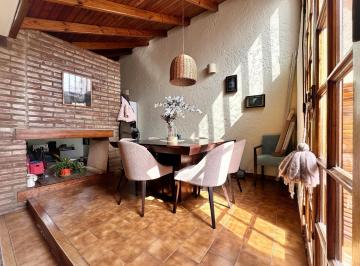 Casa · 180m² · 9 Ambientes · Casa en Venta en Barrio Urca 3 Dorm..