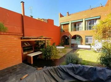 Casa · 234m² · 6 Ambientes · 1 Cochera · Venta Casa Liniers Pileta Jardin Cochera