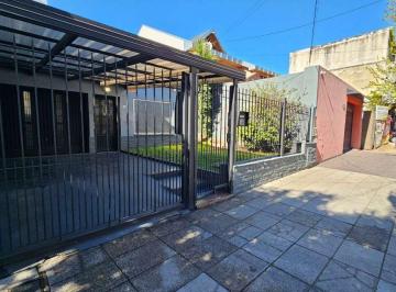 Casa · 170m² · 5 Ambientes · 3 Cocheras · Venta Casa Saenz Peña 5 Ambientes Cochera Jardin