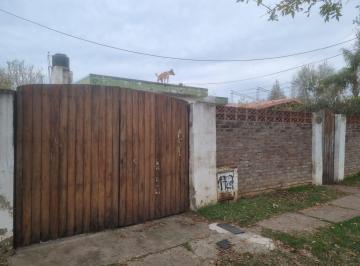 Casa · 100m² · 4 Ambientes · 1 Cochera · Casa Céntrica a Reciclar, Tucumán 1727 - Funes