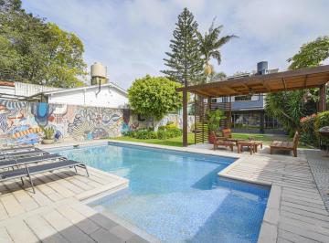 Casa · 376m² · 7 Ambientes · 3 Cocheras · Venta Casa 7 Ambientes con Jardín y Pileta en Martinez