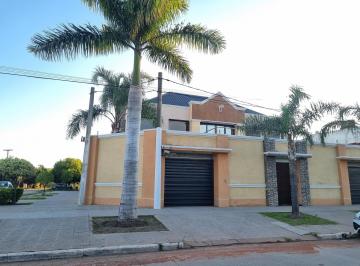Casa · 654m² · 5 Dormitorios · 6 Cocheras · El Último Emperador, Castillo Impecable en Resistencia!