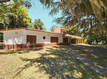 Casa · 272m² · 9 Ambientes · 2 Cocheras · Importante Terreno con Casona de 4 Dorm. en Funes