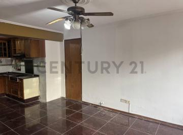 Casa · 184m² · 6 Ambientes · 2 Cocheras · Venta de Casa en Maipu