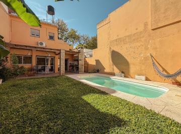 Casa · 150m² · 6 Ambientes · 1 Cochera · Casa de 3 Dorm. con Cochera, Pileta y Quincho