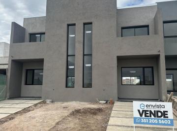 Casa · 103m² · 5 Ambientes · 1 Cochera · Duplex Unico a La Venta