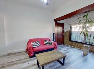 Casa · 129m² · 3 Ambientes · 1 Cochera · Venta Casa Chalet 3 Ambientes Moron Sur A. Credito