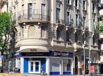 Local comercial , Recoleta · Local en Esquina Venta con Renta