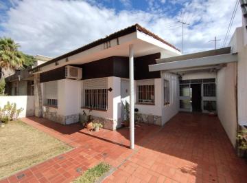 Casa · 114m² · 3 Ambientes · 2 Cocheras · Hermosa Casa en Granadero Baigorria!