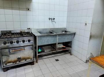 Casa de 5 ambientes, Tres de Febrero · Salon de Fiestas en Saenz Peña