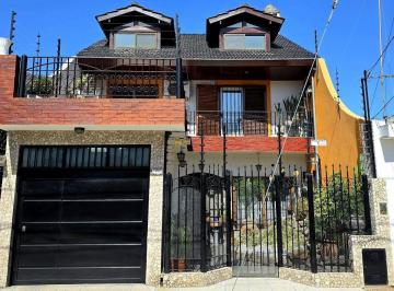 Casa · 150m² · 4 Ambientes · 1 Cochera · Casa Chalet 4 Amb Cochera Patio Parrilla Terraza