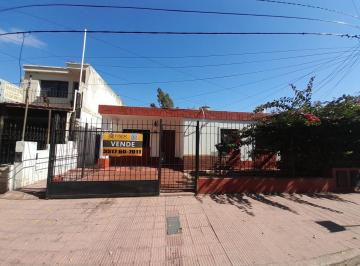 Casa · 3 Ambientes · 1 Cochera · Venta Casa - 2 Dorm. - Patio - con Departamento Externo
