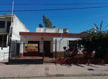 Casa · 3 Ambientes · 1 Cochera · Venta - Casa de 2 Dorm. - Patio - con Departamento Externo
