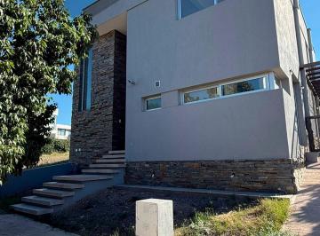 Casa de 4 ambientes, Ciudad de Mendoza · Casa a Estrenar en Venta Barrio Dalvian