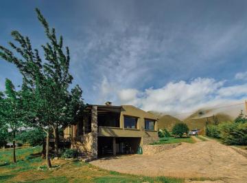 Casa · 220m² · 5 Ambientes · 2 Cocheras · Casa en Venta en Las Siringuillas, Tafi del Valle
