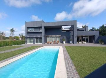 Casa · 405m² · 7 Ambientes · 2 Cocheras · Casa Siete Ambiente con Piscina Climatizada, Gimnasio y Parque Arbolado - Colón, Entre Ríos