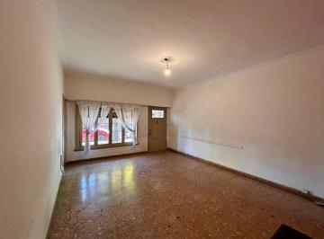 PH · 110m² · 2 Ambientes · 1 Cochera · PH Al Frente con Jardin y Quincho en San Martin - Apto Credito