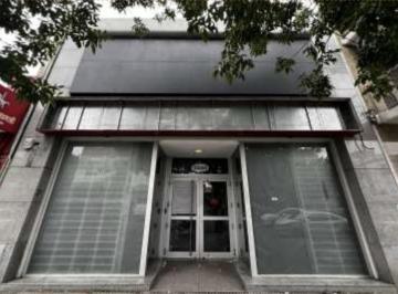Local comercial · 335m² · Excelente Local Comercial en El Foco Comercial de Devoto