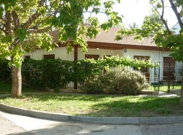 Casa · 140m² · 4 Ambientes · 1 Cochera · Casa en Venta Ubicado en Plottier, Neuquén, Patagonia