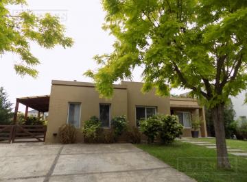 Casa · 150m² · 4 Ambientes · 2 Cocheras · Casa en Alquiler en Los Sauces - Nordelta.