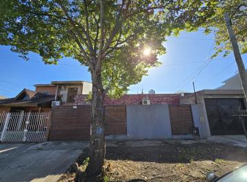 Casa · 110m² · 6 Ambientes · 4 Cocheras · Casa en San Antonio de Padua