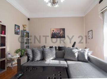 PH · 180m² · 6 Ambientes · Venta de PH con Entrada Independiente en Lanús Este Centro. Apto Crédito! Bajó de Precio!
