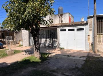 Casa · 65m² · 4 Ambientes · 1 Cochera · Oportunidad! Casa con Cochera en Llerena 4037