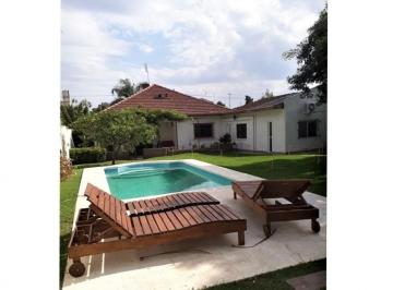 Casa · 220m² · 4 Ambientes · 2 Cocheras · Chilavert: Excelente Chalet 4 Amb Sobre 2 Lotes de 7,50 X 50