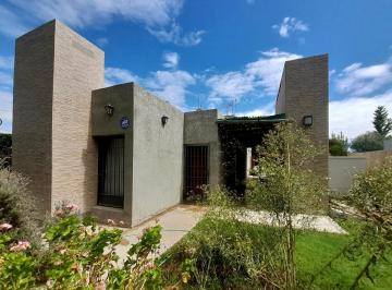 Casa · 80m² · 3 Ambientes · 2 Cocheras · Casa en El Medanito