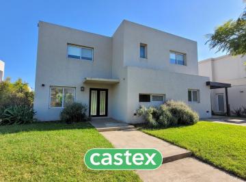 Casa · 180m² · 5 Ambientes · 1 Cochera · Casa en Venta en El Barrio Vistas de Puertos, Escobar. Gran Oportunidad!
