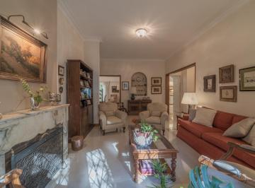 PH · 250m² · 5 Ambientes · 1 Cochera · Impecable PH de 5 Ambientes con Cochera y Playroom en Venta.