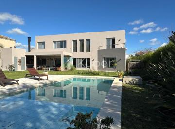 Casa · 270m² · 4 Ambientes · Casa en Venta en El Encuentro, General Pacheco, Tigre