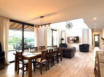 Casa · 286m² · 8 Ambientes · 1 Cochera · Casa Al Lago en Alquiler Anual en Ceibos