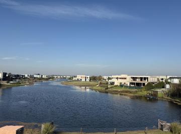 Casa · 286m² · 8 Ambientes · 1 Cochera · Casa Al Lago en Alquiler Anual en Ceibos