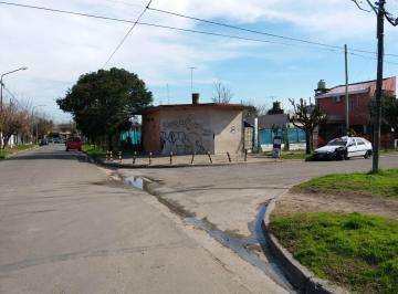 Local comercial , Hurlingham · Venta – Amplio Local Adaptado Como Vivienda